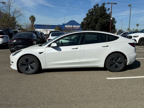 Used 2023 Tesla Model 3 Standard Range image 2