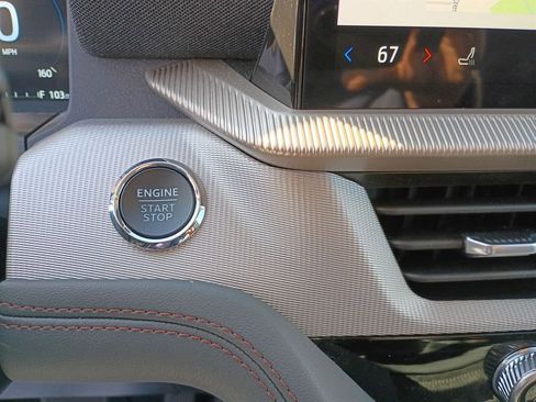 Used 2025 Ford Explorer Active image 14