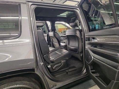 Used 2022 Jeep Wagoneer Series II w/ Premium Group I AWD/4WD image 11