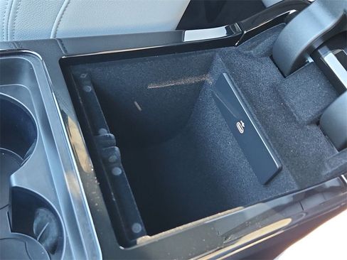 Used 2026 Land Rover Range Rover Velar Dynamic SE image 19