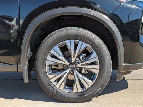 Used 2023 Nissan Rogue SV image 12