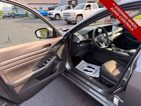 Used 2023 Nissan Altima 2.5 SV w/ SV Premium Package FWD image 12