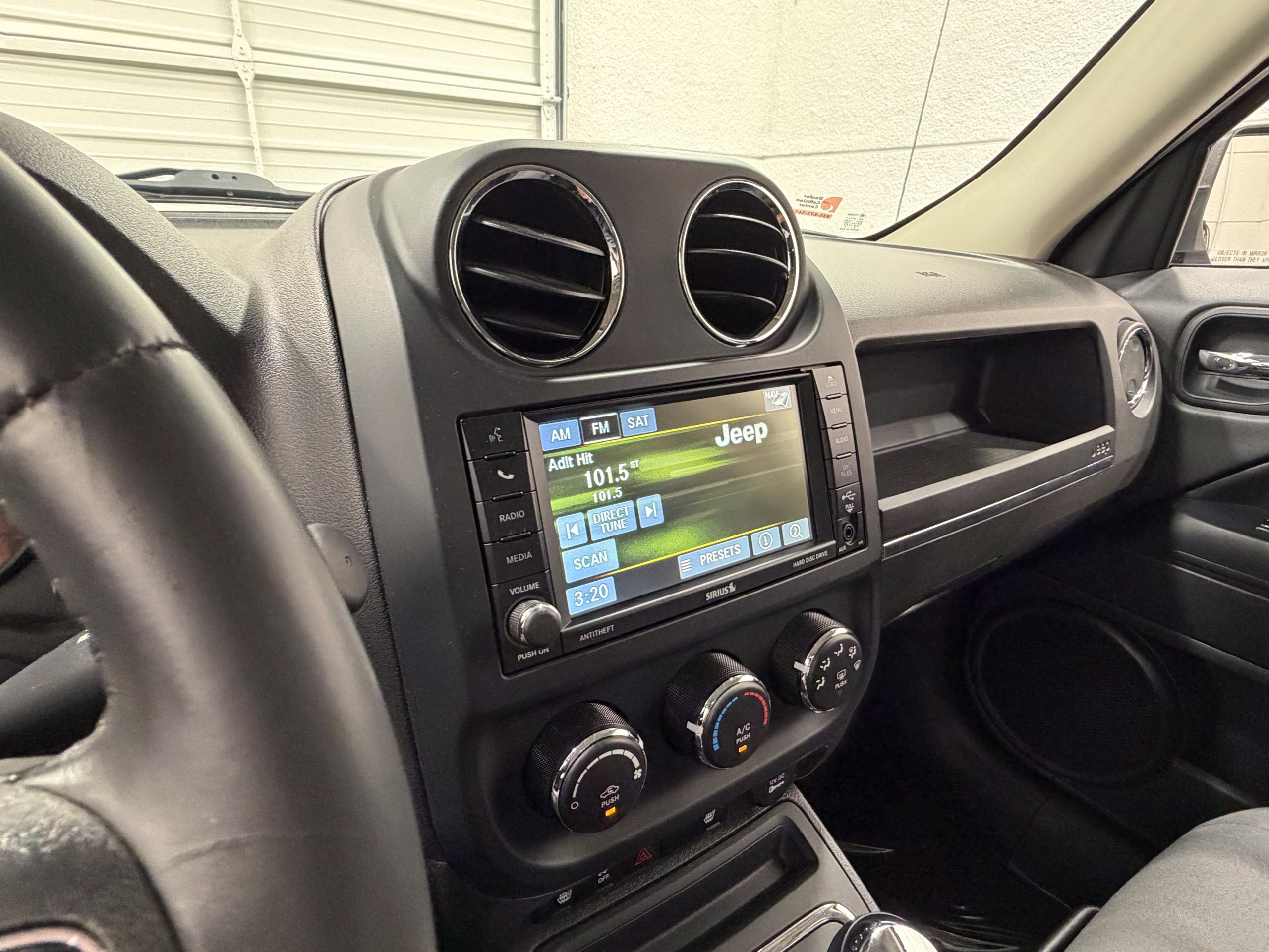 Used 2015 Jeep Patriot Latitude FWD image 39