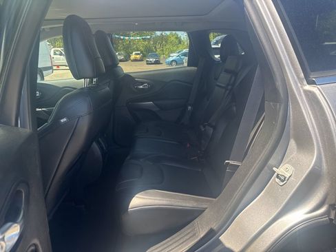 Used 2019 Jeep Cherokee Limited AWD/4WD image 15