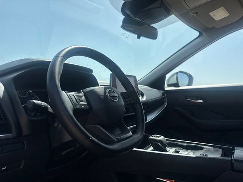 Certified 2025 Nissan Rogue SV FWD image 36