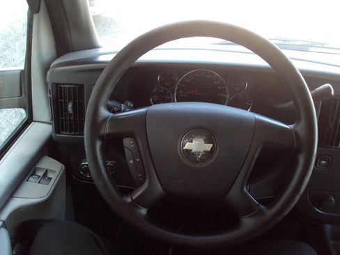 Used 2010 Chevrolet Express 1500 AWD image 18