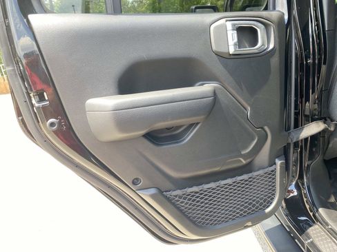 Used 2025 Jeep Wrangler Unlimited Sport AWD/4WD image 17