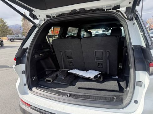 Used 2023 Jeep Grand Cherokee L Laredo image 9