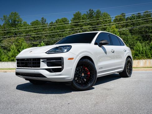 Used 2023 Porsche Cayenne GTS AWD/4WD image 5