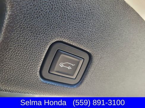 Used 2024 Chevrolet Traverse LT FWD image 28