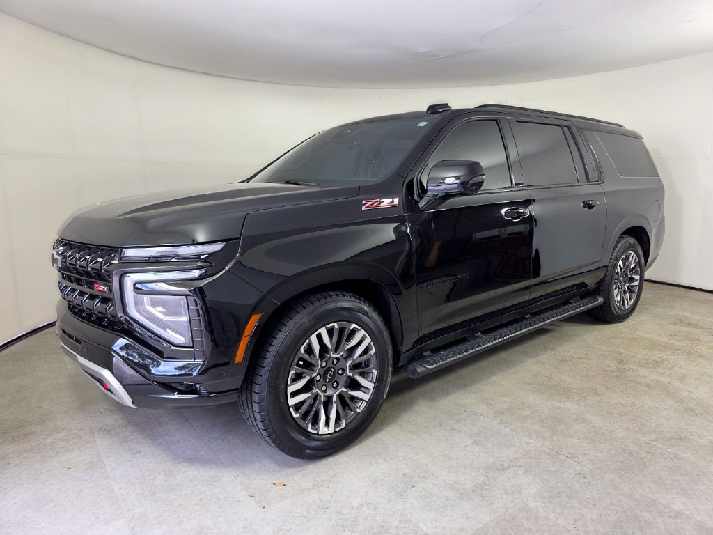 Used 2025 Chevrolet Suburban Z71 w/ Z71 Off-Road Package AWD/4WD image 8