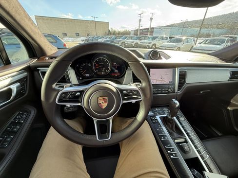 Used 2018 Porsche Macan Turbo image 12