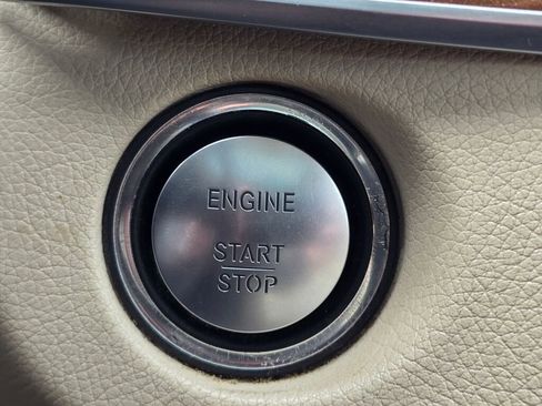 Used 2014 Mercedes-Benz E 250 BlueTEC Sedan w/ Premium 1 Package image 29