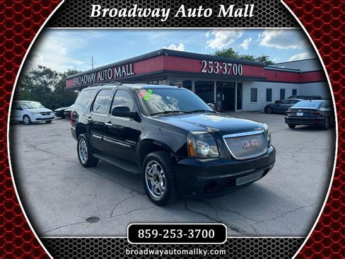 Used 2007 GMC Yukon SLT w/ SLT Preferred Equipment Group AWD/4WD image 1