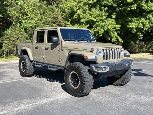 Used 2020 Jeep Gladiator Overland w/ Popular Equipment Package image 2