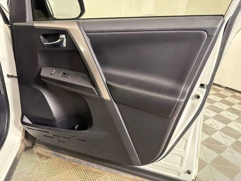 Used 2018 Toyota RAV4 XLE FWD image 15