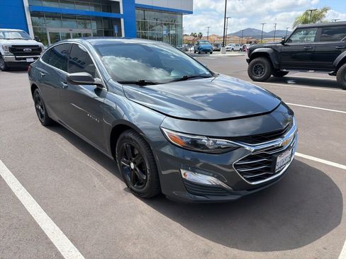 Used 2020 Chevrolet Malibu LS image 2