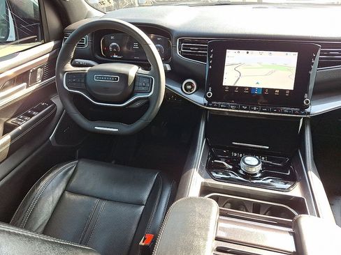 Certified 2023 Jeep Wagoneer 4WD image 15