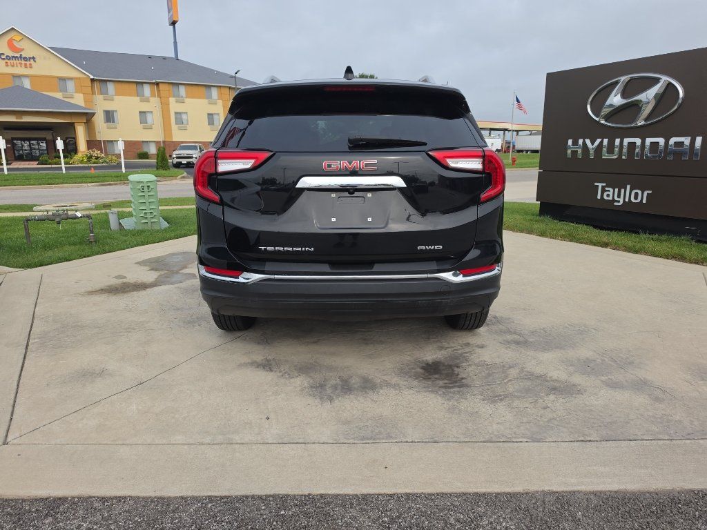 Used 2024 GMC Terrain SLT AWD/4WD image 6