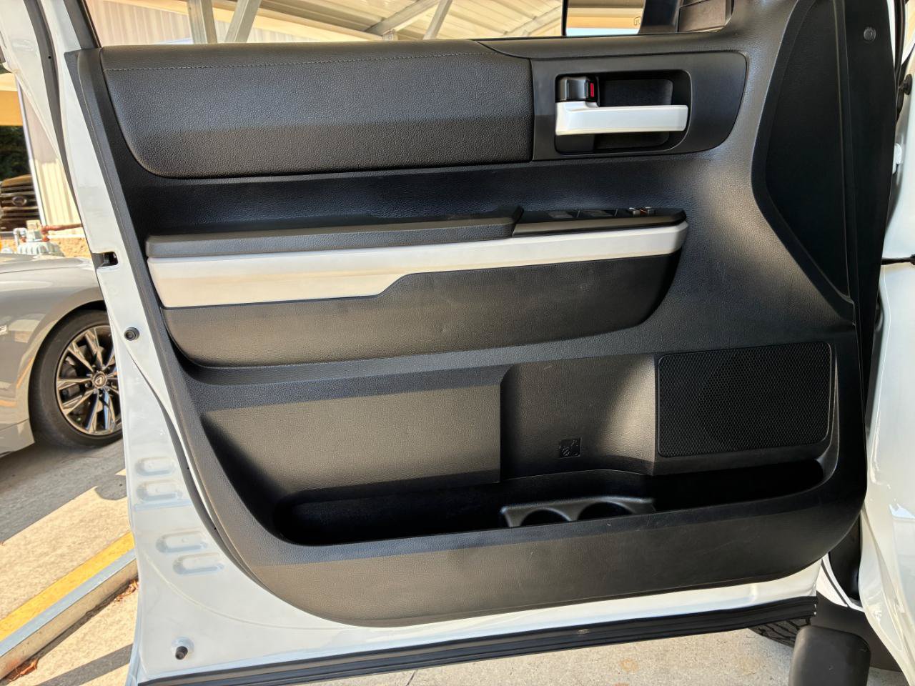 Used 2019 Toyota Tundra SR5 w/ SR5 Upgrade Package AWD/4WD image 9