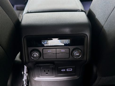 Used 2023 GMC Acadia SLE w/ Driver Convenience Package image 25