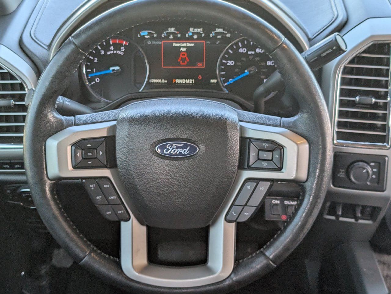 Used 2017 Ford F250 Lariat w/ Lariat Ultimate Package AWD/4WD image 11