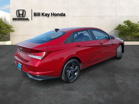 Used 2023 Hyundai Elantra SEL image 3