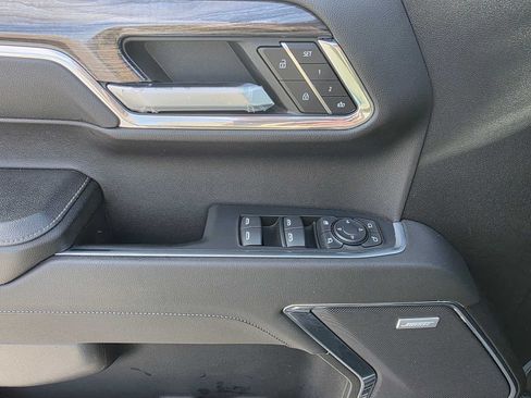 Used 2023 Chevrolet Silverado 1500 LTZ AWD/4WD image 23
