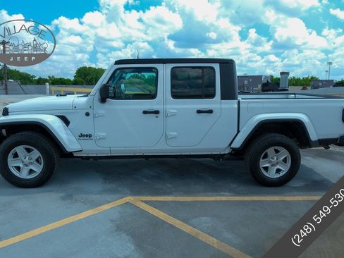Used 2022 Jeep Gladiator Sport AWD/4WD image 7