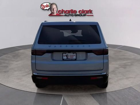 Used 2024 Jeep Wagoneer Series II w/ Flexible Seating Group RWD image 4