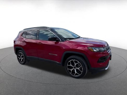 Used 2025 Jeep Compass Limited AWD/4WD image 2