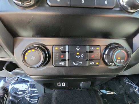 Used 2019 Ford F150 XLT w/ Equipment Group 302A Luxury AWD/4WD image 16
