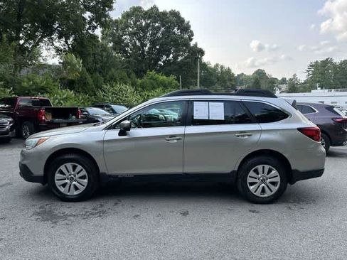 Used 2017 Subaru Outback 2.5i Premium AWD/4WD image 2