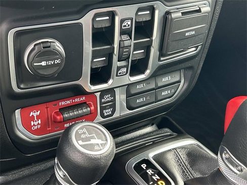Used 2024 Jeep Wrangler Rubicon w/ Convenience Group image 29