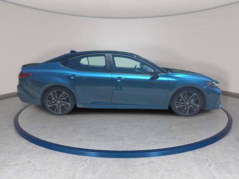 Used 2025 Toyota Camry XSE FWD image 4
