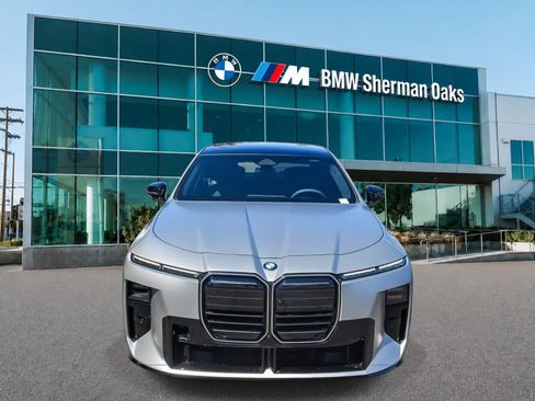 New 2027 BMW 740i w/ Executive Package RWD image 2