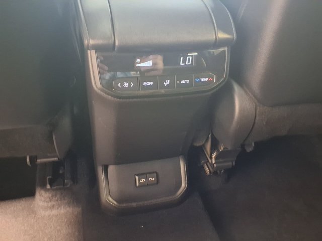 Used 2024 Toyota Highlander XLE FWD image 20