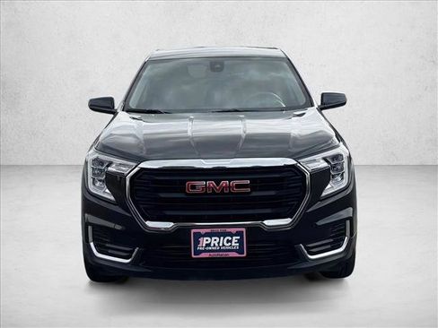 Used 2024 GMC Terrain SLE image 2