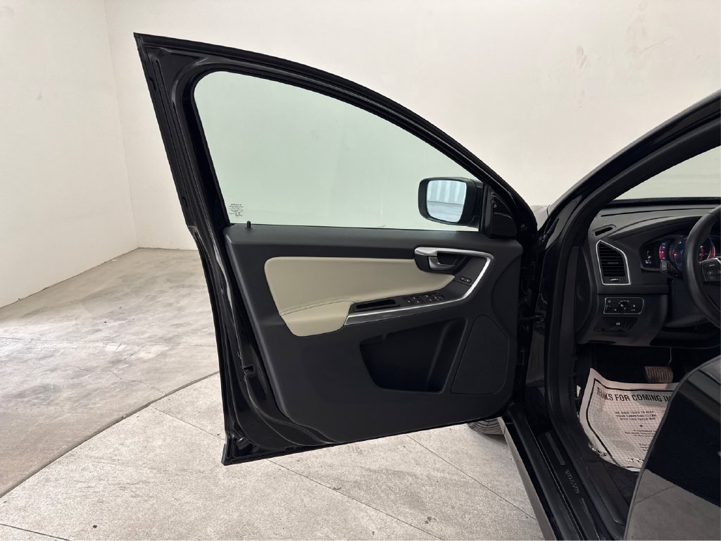 Used 2016 Volvo XC60 T6 w/ Climate Package AWD/4WD image 20