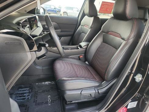 Certified 2025 Nissan Kicks SR image 12