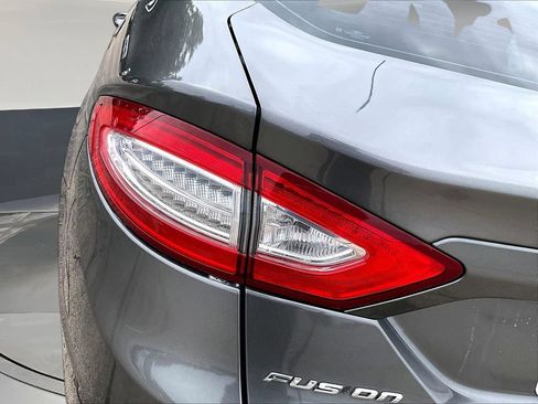 Used 2014 Ford Fusion SE FWD image 25