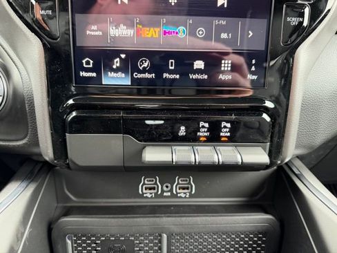 New 2026 RAM 1500 Laramie AWD/4WD image 19