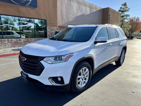 Used 2018 Chevrolet Traverse LT w/ LPO, Black Accent Package image 4