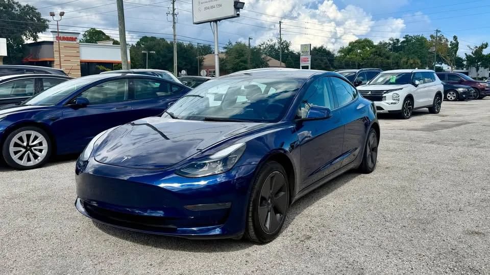 Used 2022 Tesla Model 3 RWD image 1