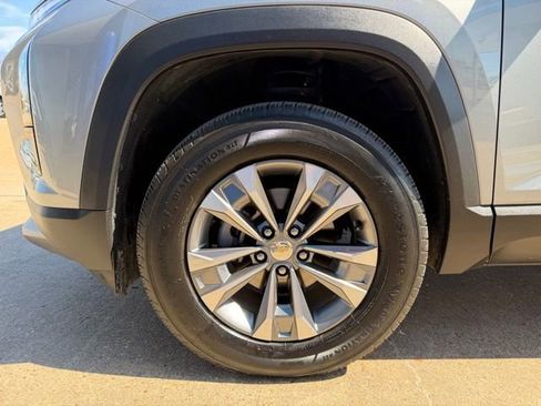 Used 2025 Chevrolet Equinox LT FWD image 5