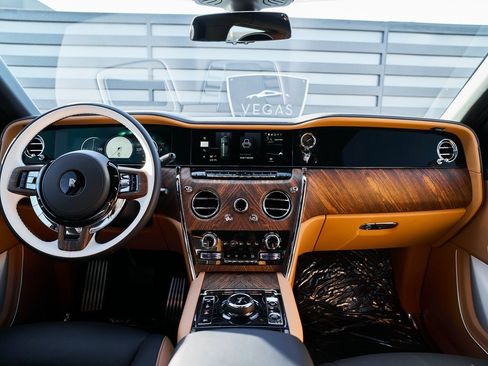 Used 2025 Rolls-Royce Cullinan image 66