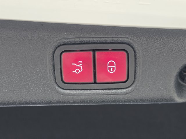 Used 2021 Mercedes-Benz E 350 Sedan image 13