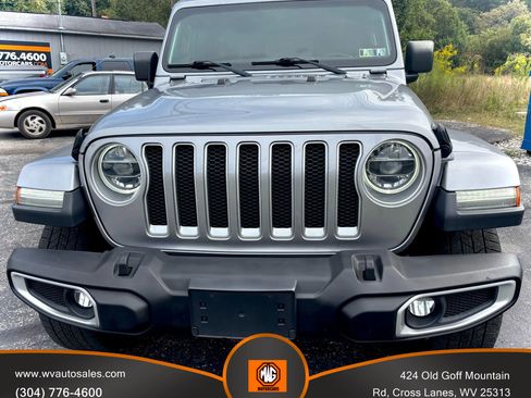 Used 2018 Jeep Wrangler Unlimited Sahara w/ Dual Top Group image 5
