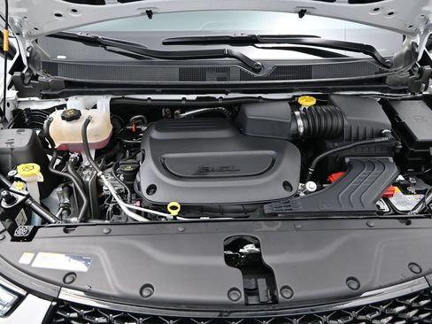 Used 2025 Chrysler Pacifica Limited FWD image 24