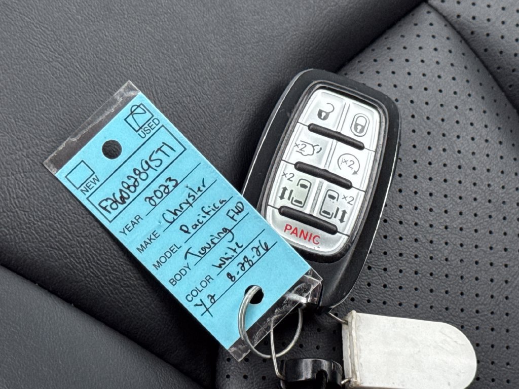 Used 2023 Chrysler Pacifica Touring-L FWD image 52